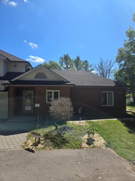 Resort style entire guesthouse-2 rooms, Varaa Villa Tottenham Ontario