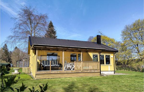 2 Bedroom Stunning Home In Hällingsjö, Varaa Lomakoti Hallanti hotellit, joissa on pysäköinti, Pysäköinti