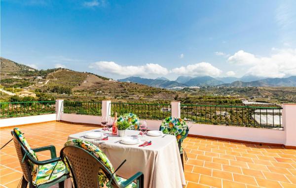 Stunning Home In Nerja With Wifi, Varaa Lomakoti Hotellit Axarquía uima-altaalla, Uima-allas