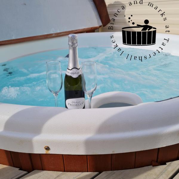 Bianca and marks 8 berth Caravan with Hot tub, Varaa Lomakylpylä Tattershall Lincolnshire
