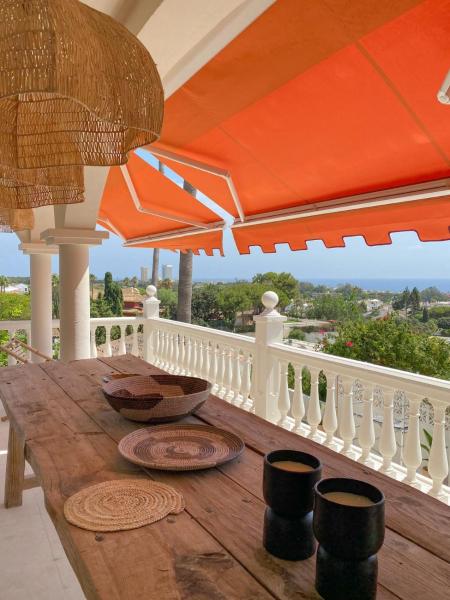 Casa de Colina - great seaview - Marbella, Varaa Villa Hotellit Costa del Sol pysäköinnillä, Pysäköinti