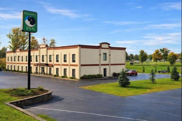 Pleasant Night Inn, Varaa Hotelli West Carthage New York State