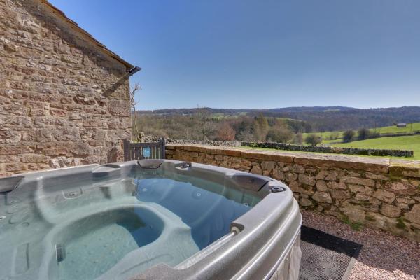 Derbyshire Chapel for 6 at Harthill Hall private hot tub 8am - 10pm plus private daily use of indoor pool and sauna 1 hour, Varaa Lomakoti Stanton in Peak Derbyshire