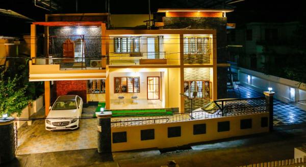Belljem Homes -your own private resort -3 BHK FF, Varaa Villa Hotellit New Delhi uima-altaalla, Uima-allas