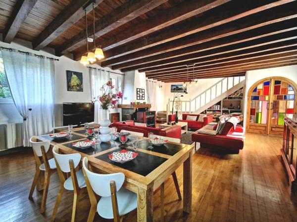 Grande maison au cœur dun village historique avec terrasse et WIFI inclus - FR-1-582-308, Varaa Hotelli Saint vidal Rhône-Alpes