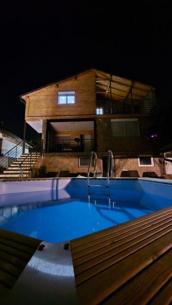 Vila Nemir Zavojsko jezero, Varaa Huoneisto Hotellit Dŭbravka uima-altaalla, Uima-allas