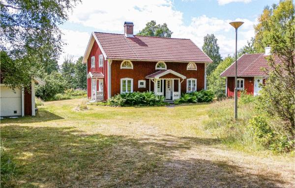 Beautiful Home In Lammhult With Sauna, Varaa Lomakoti Lammhult 