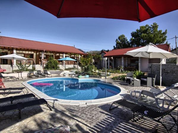 Holiday home with private pool and garden, Varaa Lomakoti Polača Zadar County