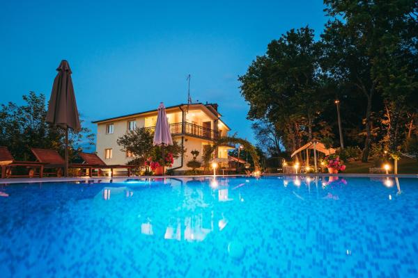 Villa Estera, Varaa Villa Split-Dalmatia hotellit, joissa on uima-allas, Uima-allas