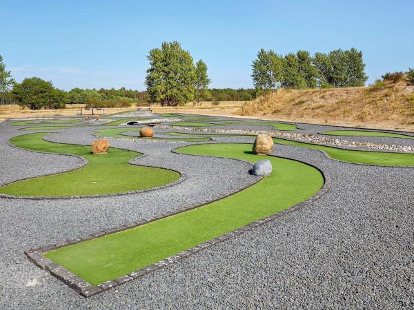 Holiday home on a holiday park in Ebeltoft, Varaa Lomakoti Vestjylland hotellit, joissa on uima-allas, Uima-allas