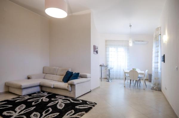 Sunny Beach Home, Varaa Lomakoti Rometta Sisilia