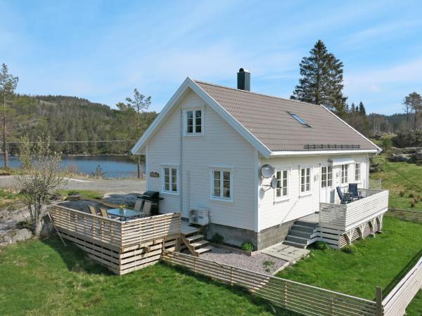 Holiday Home Der ute by Interhome, Varaa Lomakoti Brådland Agder