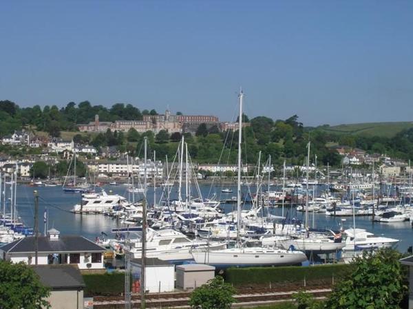 Shipwrights - Views across the Marina and River Dart, perfect bolthole, Varaa Lomakoti Kingswear Devon