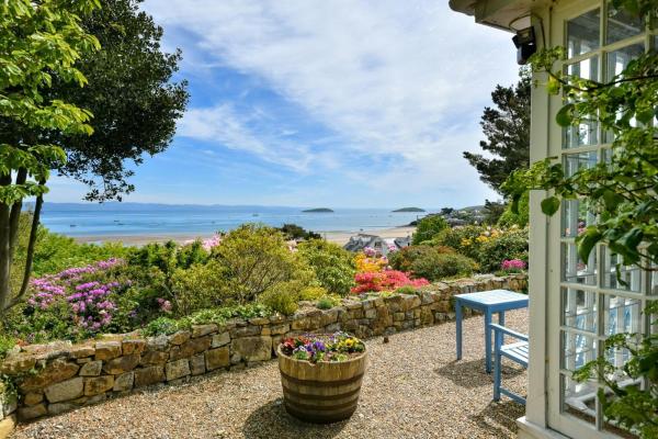 4 Bed in Abersoch oc-trefab, Varaa Lomakoti Gwynedd hotellit, joissa on pysäköinti, Pysäköinti