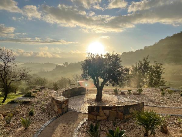 Casa Olivia - Charming renovated farmhouse with panoramic views, Varaa Lomakoti Algarve hotellit, joissa on uima-allas, Uima-allas