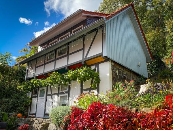 Harz im Glück - Fachwerkhaus für zwei in Wernigerode, Varaa Lomakoti Garz hotellit, joissa on pysäköinti, Pysäköinti