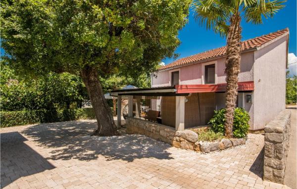 2 Bedroom Gorgeous Home In Malinska Dubasnica, Varaa Lomakoti Malinska 