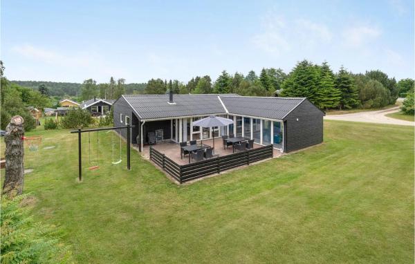 Nice Home In Ebeltoft With Sauna, Varaa Lomakoti Vestjylland hotellit, joissa on uima-allas, Uima-allas