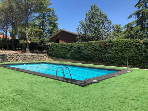 Villa Rana, con amplio jardín, barbacoa y piscina, Varaa Lomakoti Madridin maakunta hotellit, joissa on uima-allas, Uima-allas