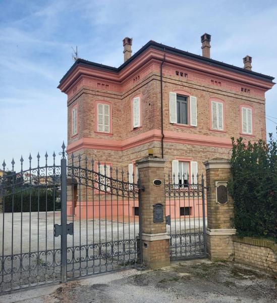 Villa Livia, Varaa  Fermo hotellit, joissa on uima-allas, Uima-allas