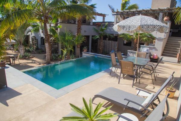 Pure Baja Private Suites-Upscale Property with Infinity Pool and Lush Gardens, Varaa Hotelli Baja California Sur hotellit, joissa on uima-allas, Uima-allas