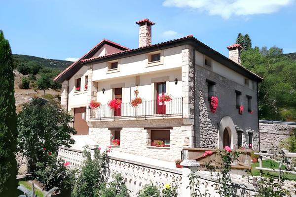 Spacious House in Merindad de Valdivielso, Varaa Lomakoti Quintana de Valdivielso 