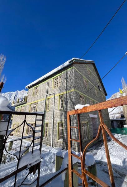 SNOWFLAKE Homestay, Varaa  Gondla 