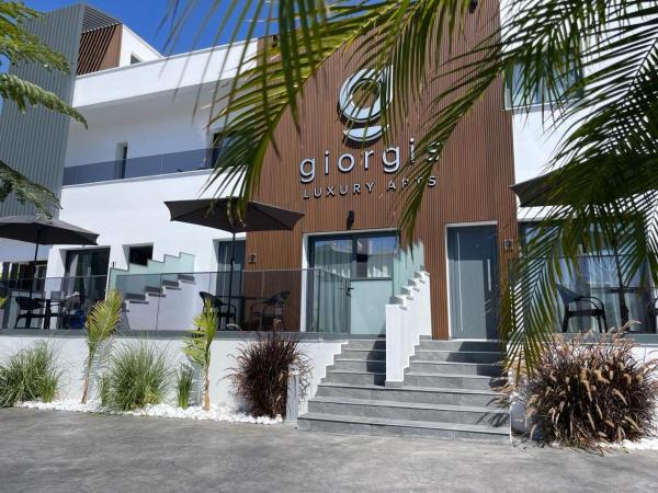 Giorgis Luxury Apartments, Varaa  Famagusta hotellit, joissa on uima-allas, Uima-allas