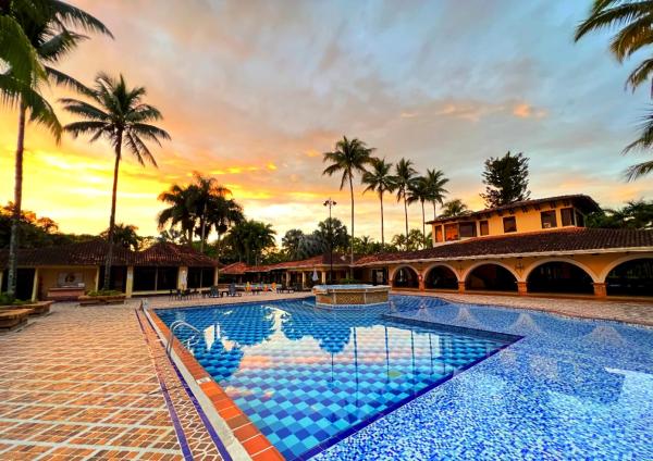 Tequendama Hotel Campestre Villavicencio, Varaa  Hotellit Meta uima-altaalla, Uima-allas