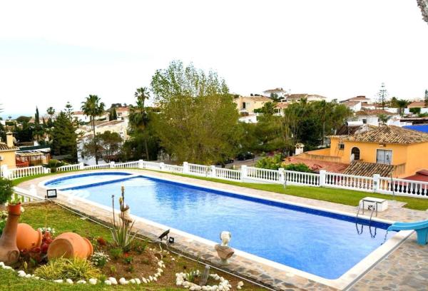 Spectacular Villa in Benalmádena, Varaa  Hotellit Costa del Sol pysäköinnillä, Pysäköinti