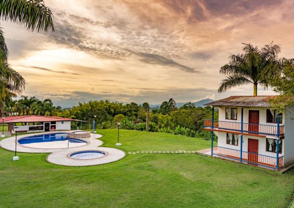 Rancho Chihuahua, Varaa  Santander hotellit, joissa on uima-allas, Uima-allas