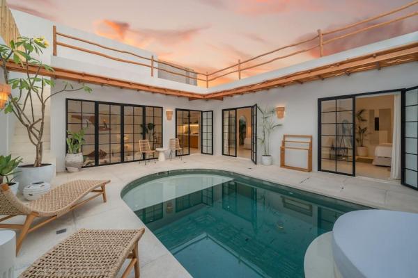 Villa Valeria - Mediterranean Style 2 BR Villa in Canggu, Varaa  Bali hotellit, joissa on uima-allas, Uima-allas