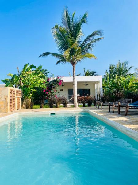 Relax Villa Kiwengwa, Varaa  Hotellit Pvani region uima-altaalla, Uima-allas