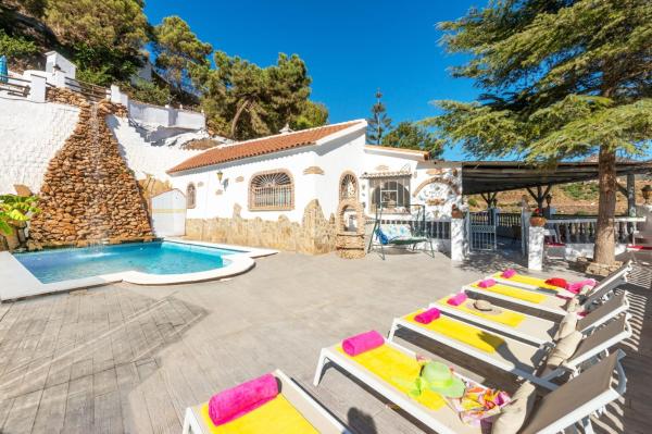 Villa Las Palomas con piscina privada by At Home Costa del Sol, Varaa  Hotellit Axarquía uima-altaalla, Uima-allas