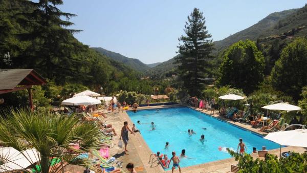 Glamping Italian Riviera, Varaa Leirintäalue Isolabona hotellit, joissa on uima-allas, Uima-allas