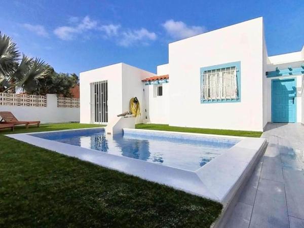 Villa in Fuerteventura with Ocean Views, Varaa  Canary Islands hotellit, joissa on uima-allas, Uima-allas