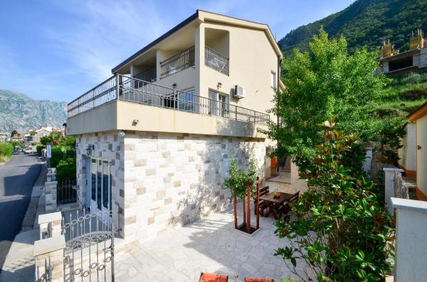 Apartments Ćosović
