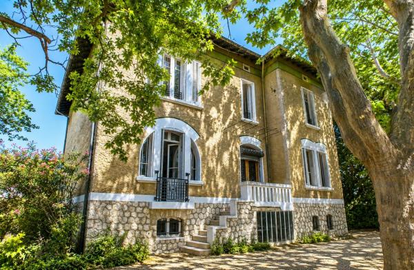 Chambre dans villa privée, charme et confort proche Vélodrome & plages - Parking privé, Varaa  Hotellit Carros uima-altaalla, Uima-allas
