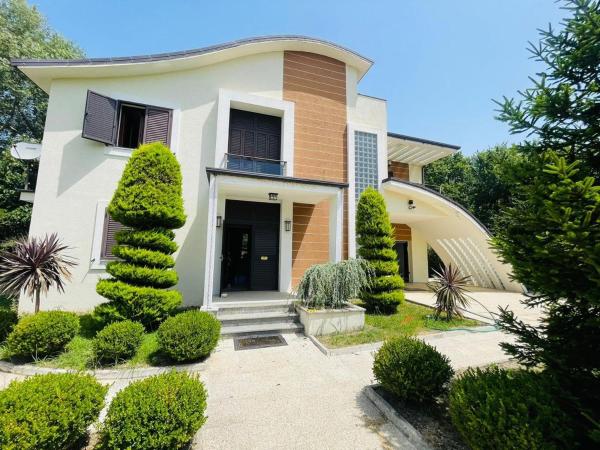 Villa, Varaa  Shkoder County hotellit, joissa on pysäköinti, Pysäköinti
