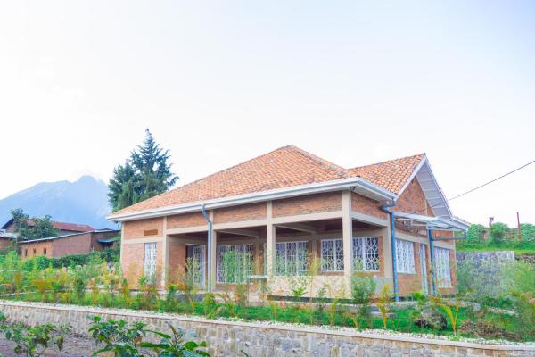 Future4Kids Kinigi Guest House By Isange paradise resort, Varaa  Kinigi Hotellit...