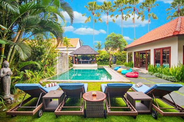 Minara 4 BR Private Pool Villa, Varaa  Bali hotellit, joissa on uima-allas, Uima-allas