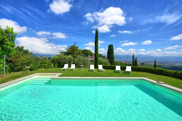 Villa Mami by PosarelliVillas, Varaa  Pisa hotellit, joissa on uima-allas, Uima-allas
