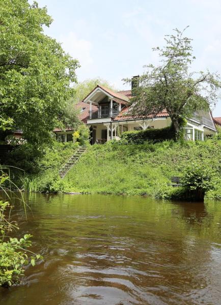 Unique Luxury Villa 22 min to Munich 290m2 Pool Sauna, Varaa  Gauting hotellit, joissa on uima-allas, Uima-allas