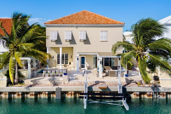 Abundance and Prosperity Villa, Varaa  Long Bay Hills Providenciales