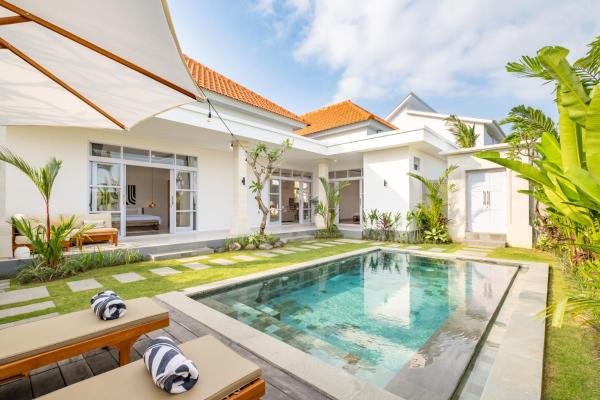 Villa Navaria Canggu, Varaa  Bali hotellit, joissa on uima-allas, Uima-allas