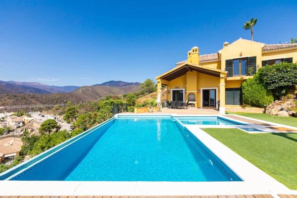 09 Villa Monte Mayor Alto, Varaa  Hotellit Costa del Sol pysäköinnillä, Pysäköinti