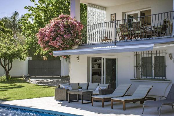 Villa Carmen, Varaa  Hotellit Costa del Sol pysäköinnillä, Pysäköinti