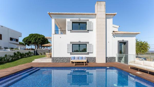 Villa Maya Luxurious House With Pool by LovelyStay, Varaa  Luz Albufeira