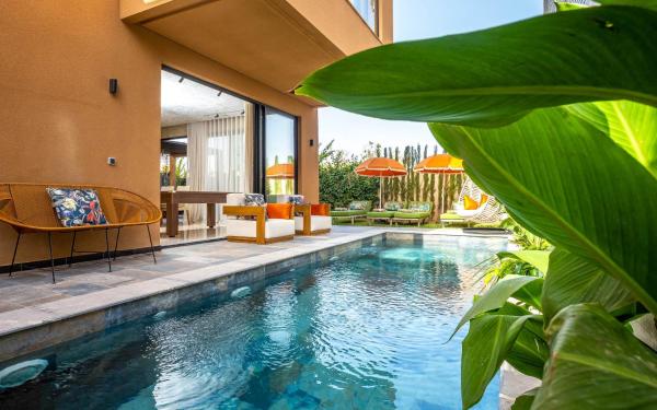 Villa ZINA I Luxe I Piscine chauffée I Wifi I Proche centre Ville, Varaa  Hotellit Marrakech-Tensift-Haouz pysäköinnillä, Pysäköinti