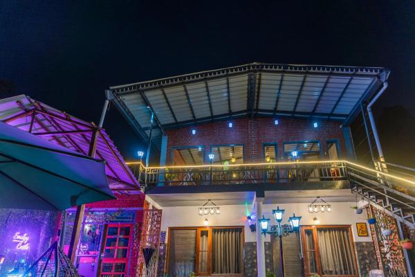 SMOKEY CASTLE HOTEL and RESTAURENT, Varaa  Mukteshwar Uttarakhand
